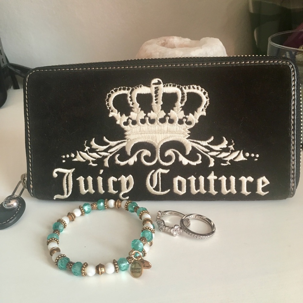 Juicy Couture Zip Around Wallet